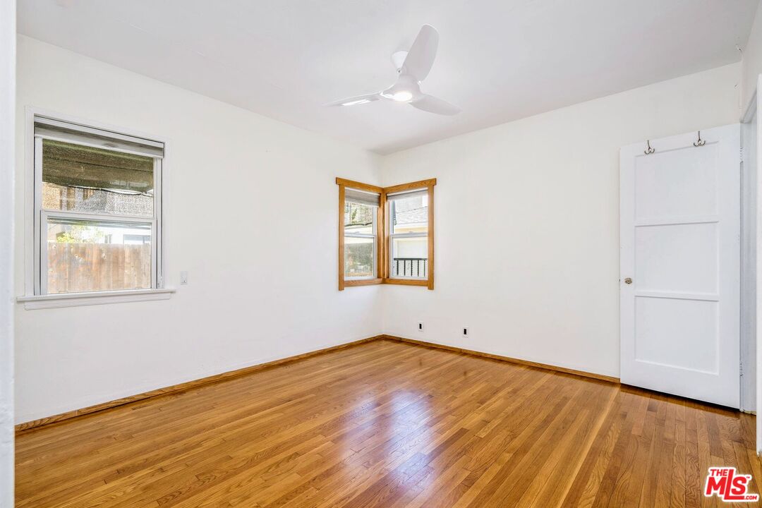11245 Huston St
