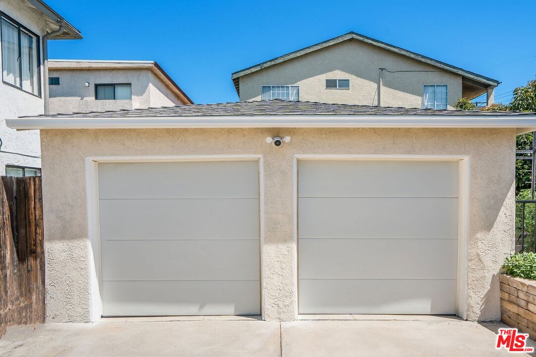 11245 Huston St