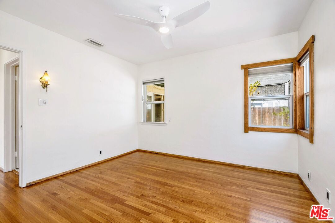11245 Huston St