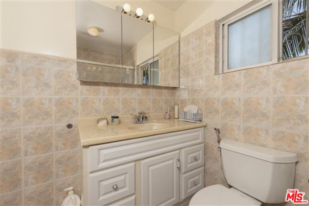 486 S Sherbourne Dr