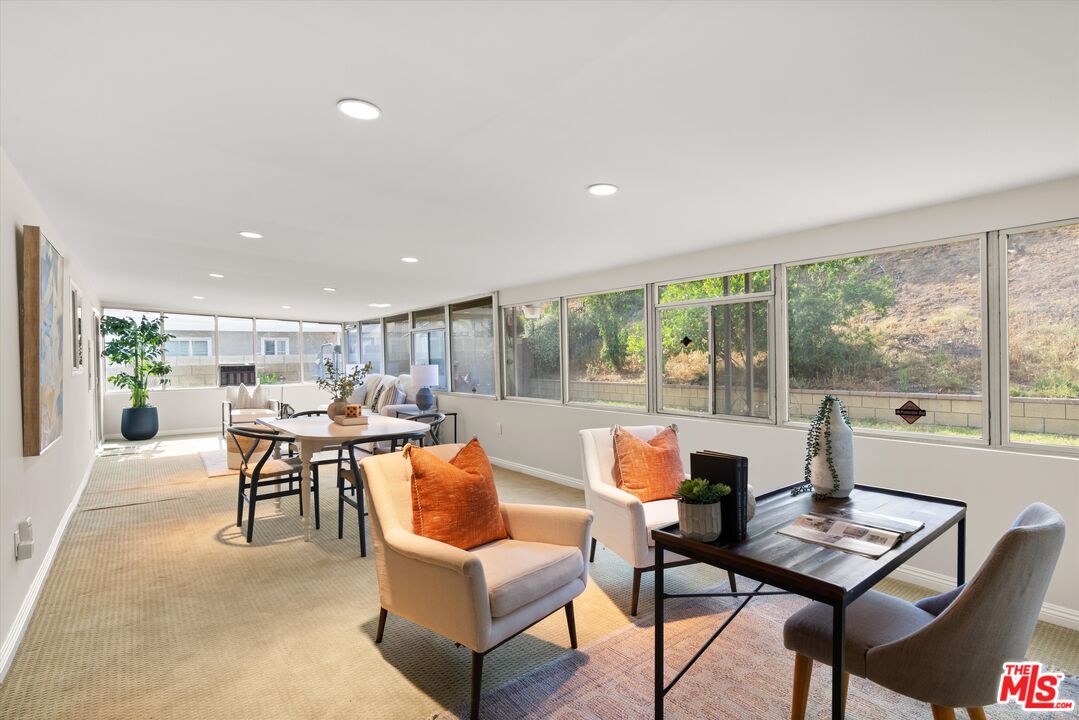 1407 E Kramer Dr