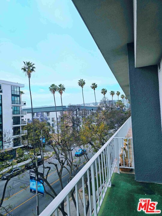 100 S Doheny Dr Unit: 422
