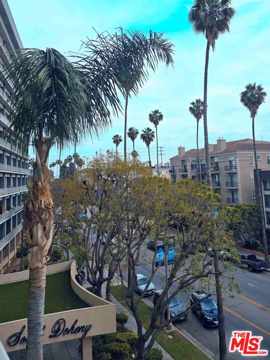100 S Doheny Dr Unit: 422