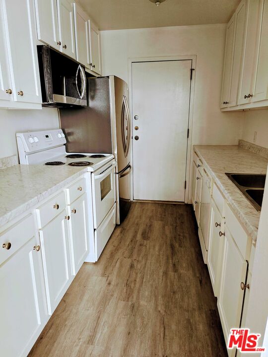 100 S Doheny Dr Unit: 422