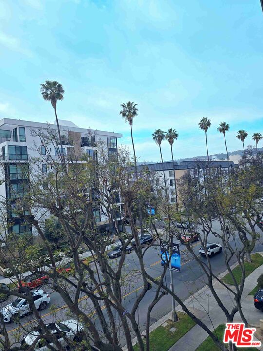 100 S Doheny Dr Unit: 422