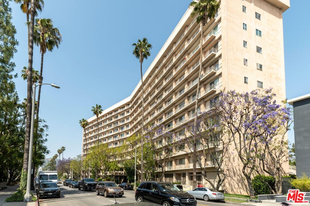 100 S Doheny Dr Unit: 422