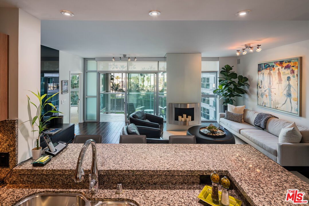 13650 Marina Pointe Dr Unit: 509