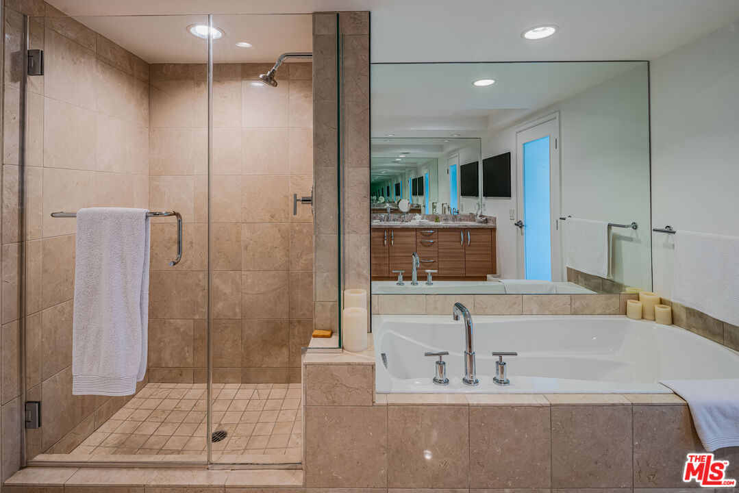 13650 Marina Pointe Dr Unit: 509