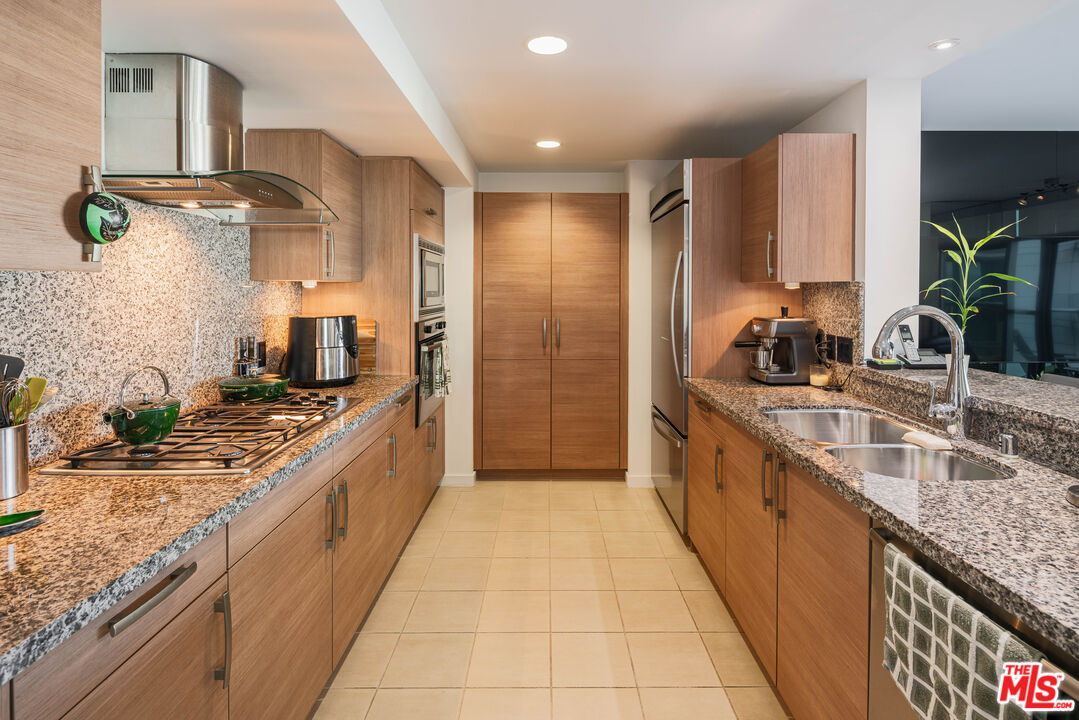 13650 Marina Pointe Dr Unit: 509