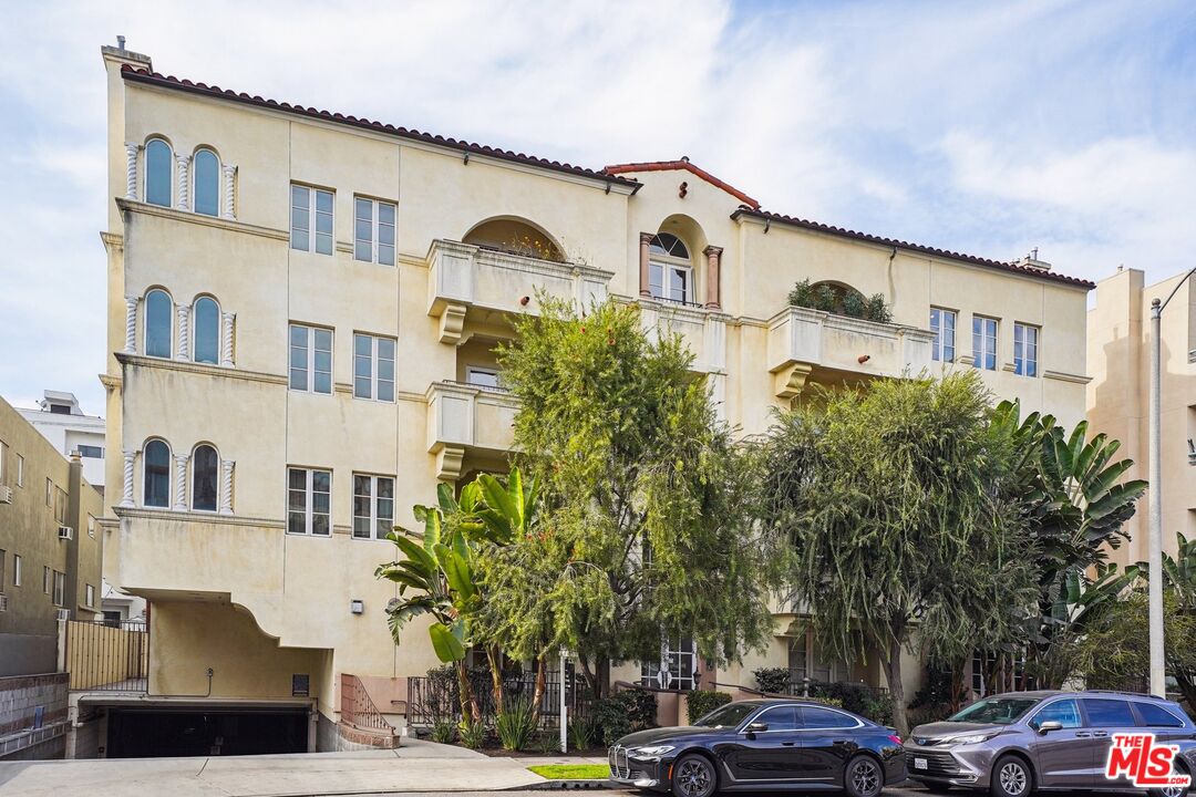1861 Veteran Ave Unit: 101