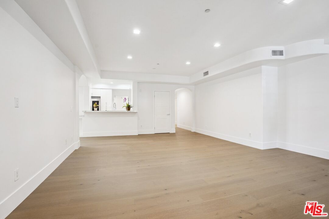1861 Veteran Ave Unit: 101