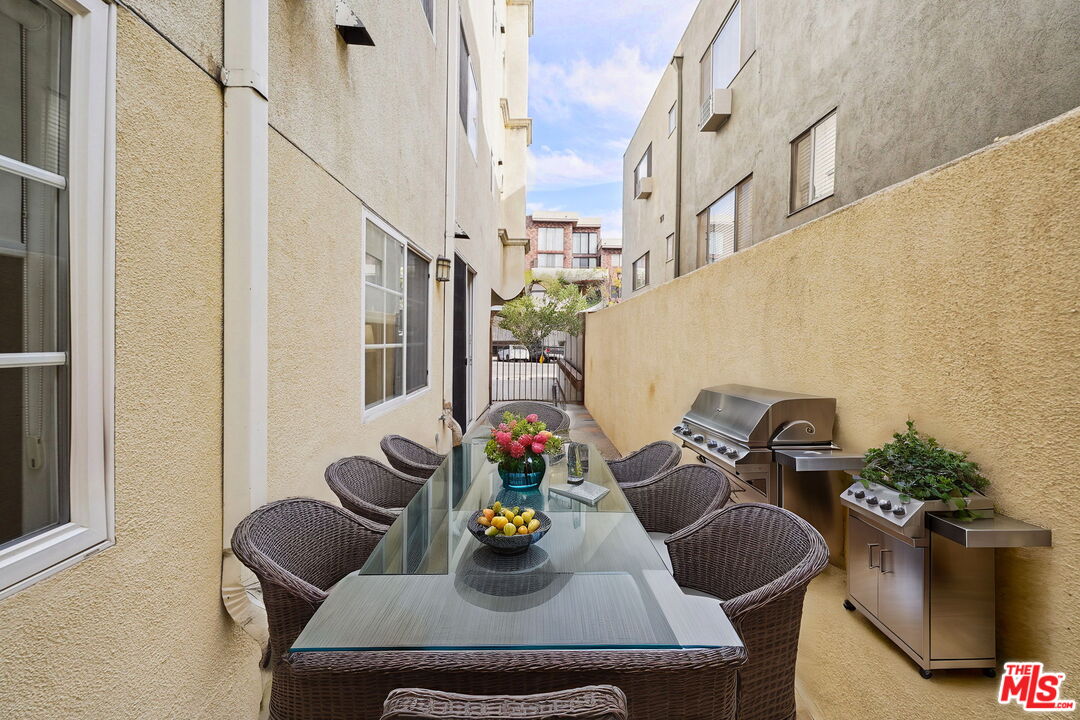 1861 Veteran Ave Unit: 101