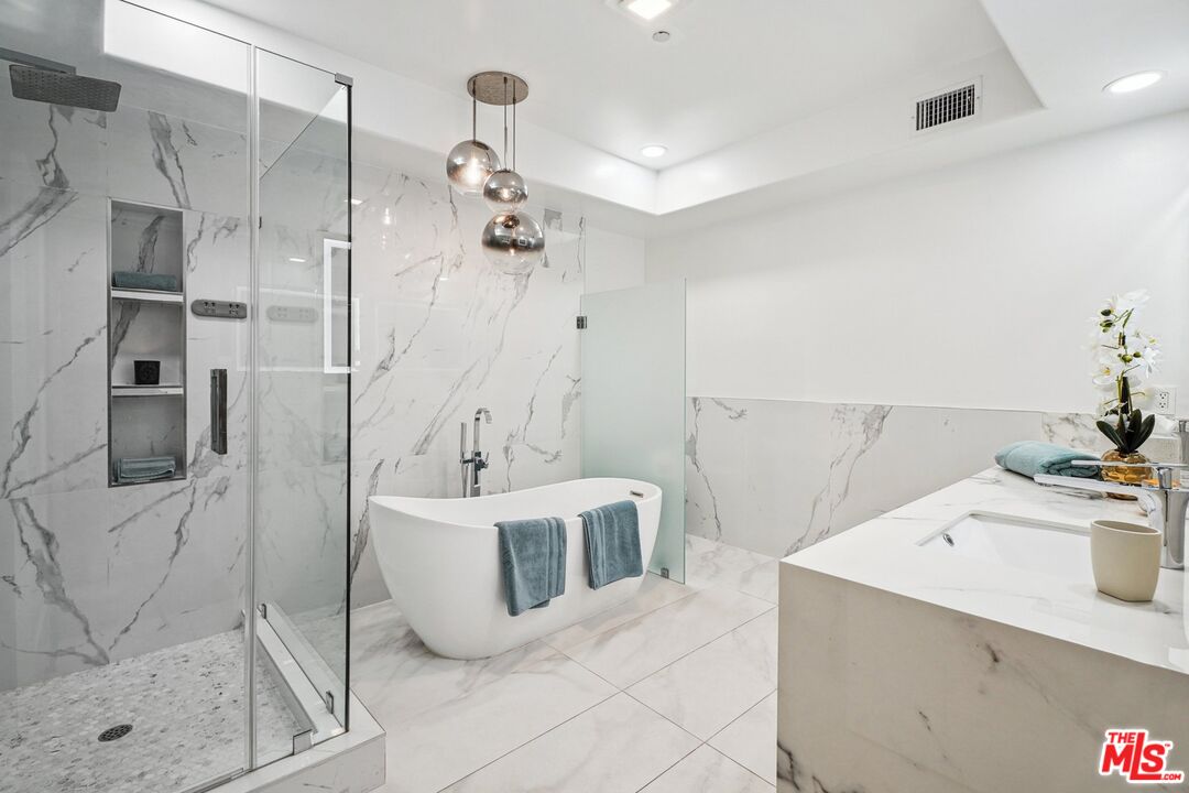 1861 Veteran Ave Unit: 101