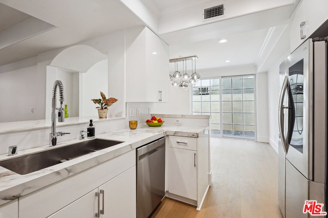 1861 Veteran Ave Unit: 101