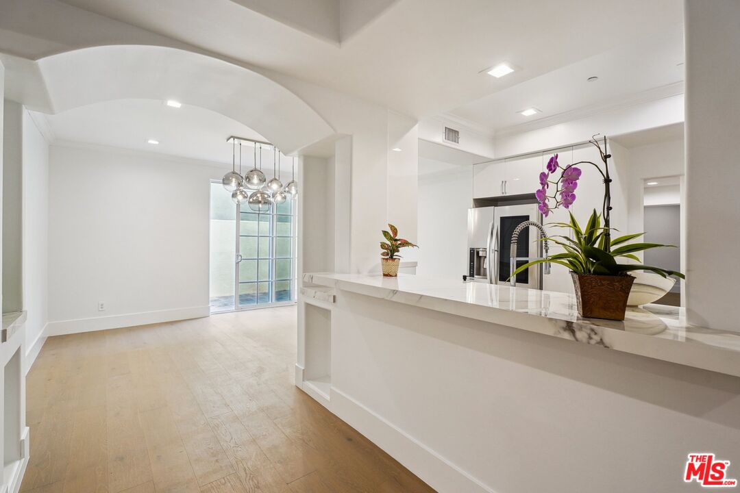 1861 Veteran Ave Unit: 101