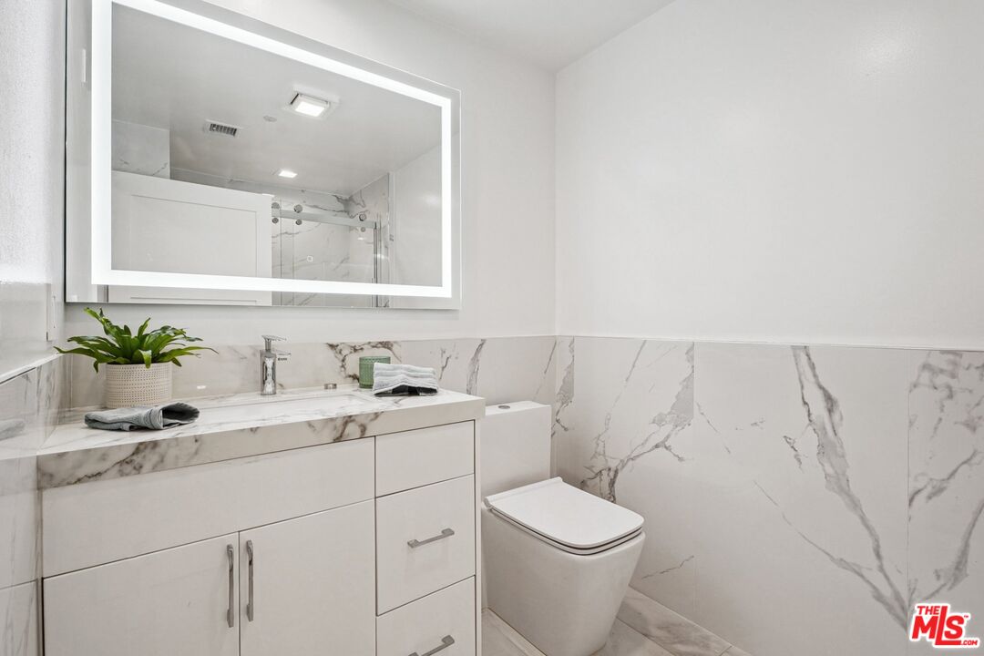 1861 Veteran Ave Unit: 101