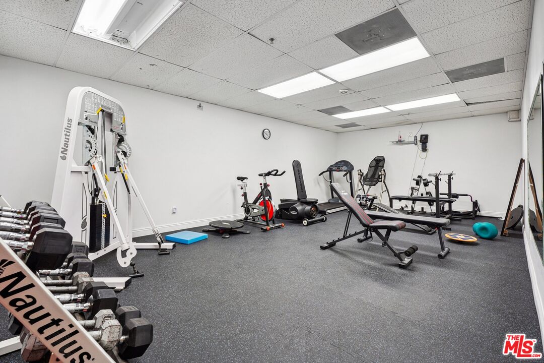 1861 Veteran Ave Unit: 101