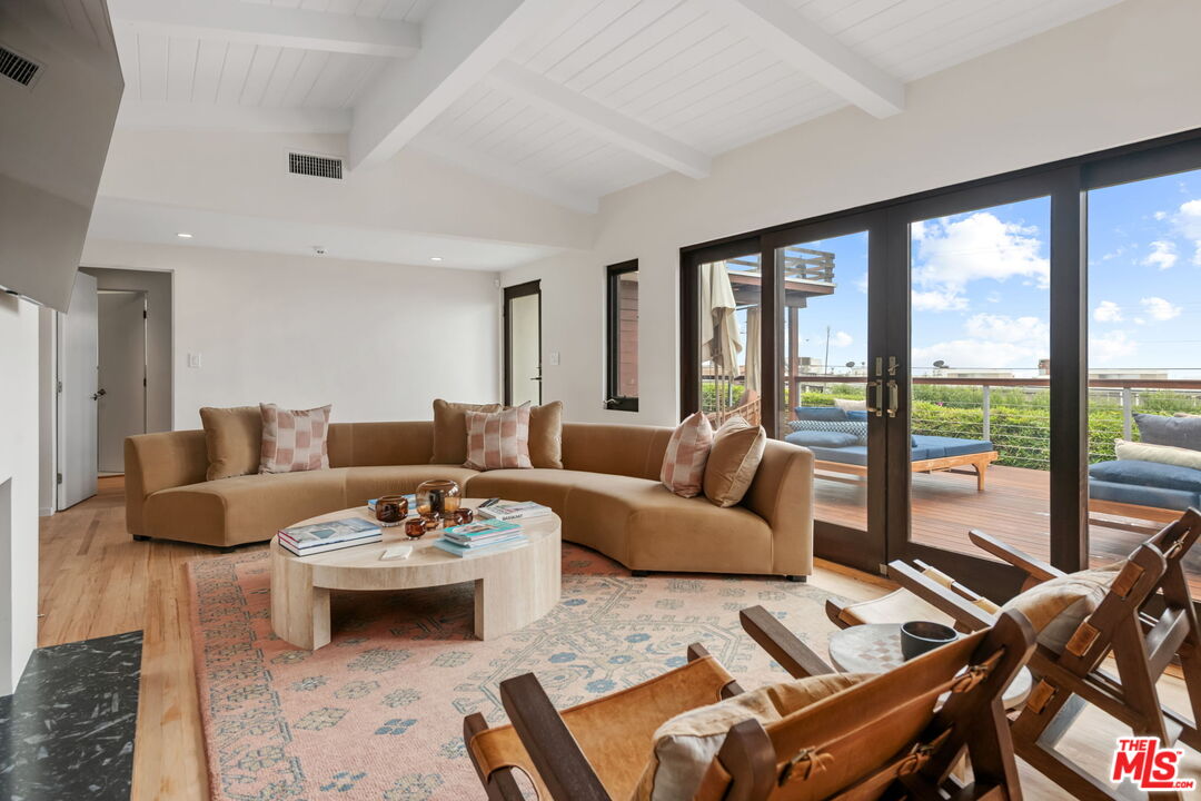 25143 Malibu Rd