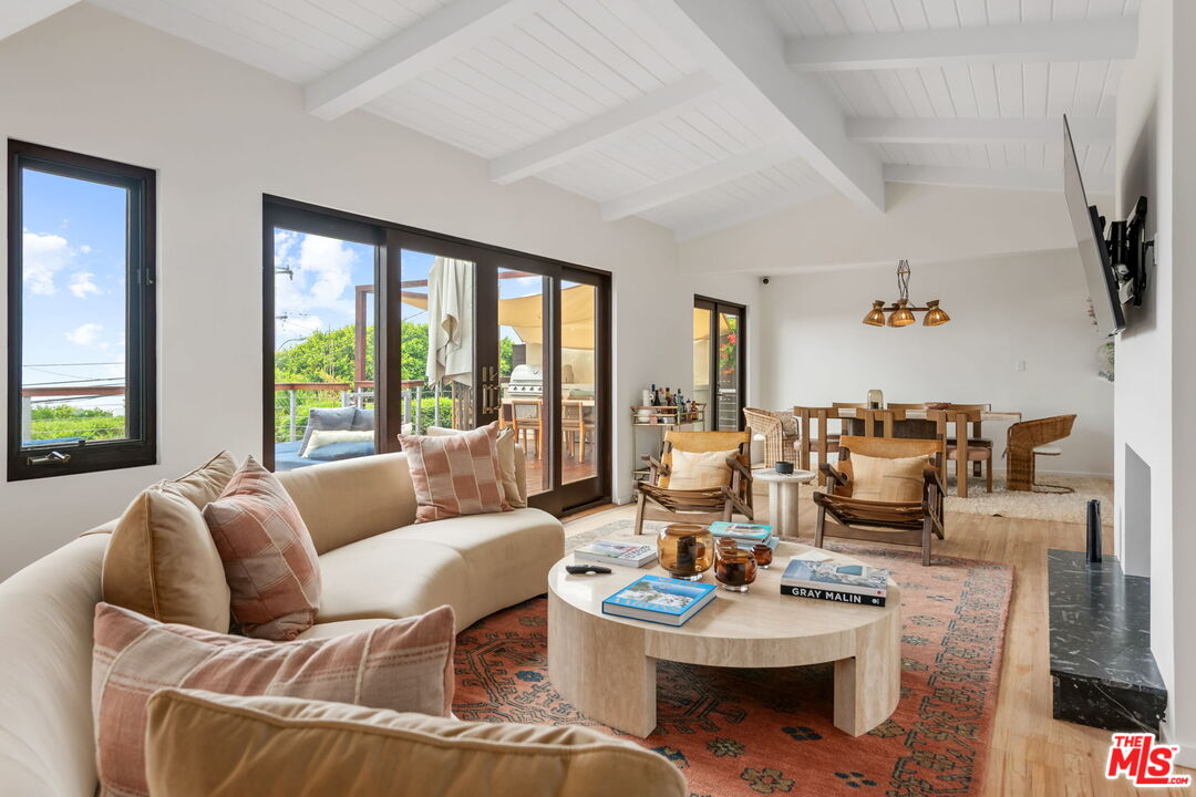 25143 Malibu Rd