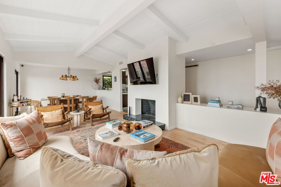 25143 Malibu Rd