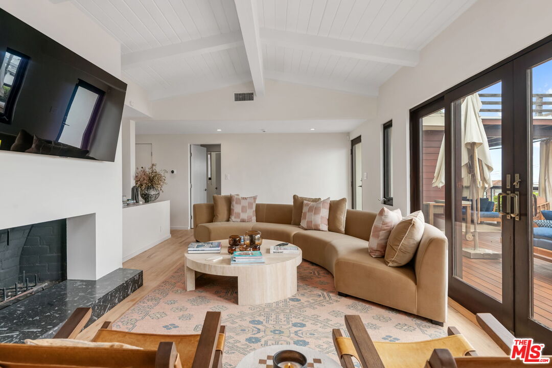 25143 Malibu Rd
