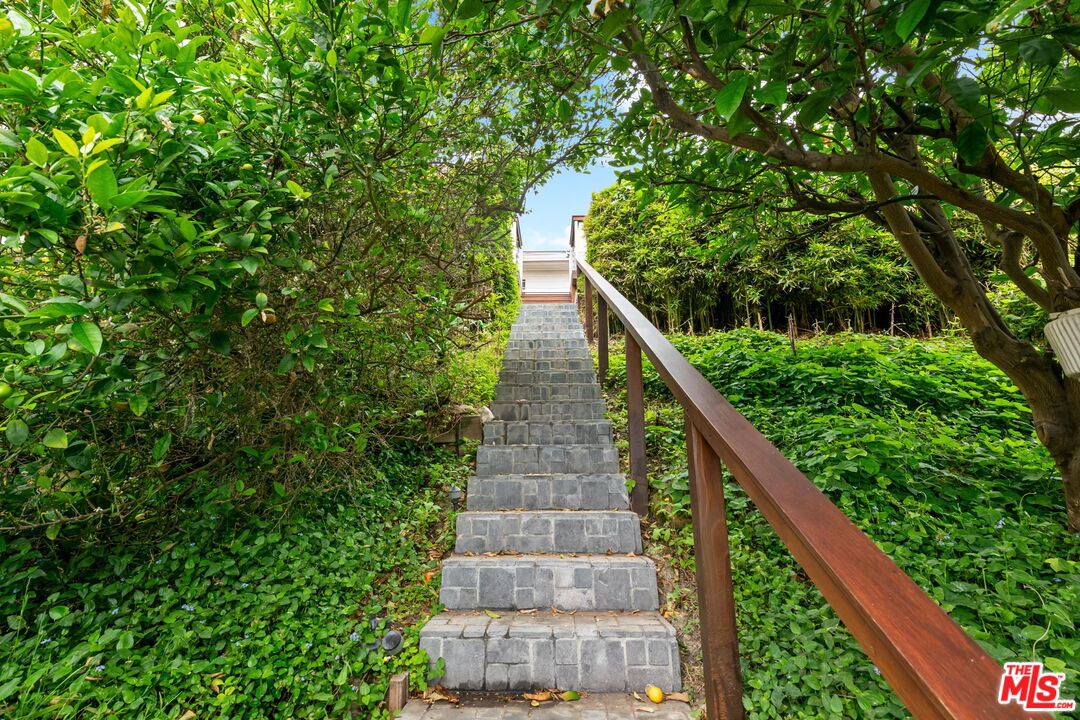 25143 Malibu Rd