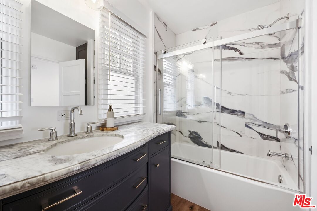817 6th St Unit: F