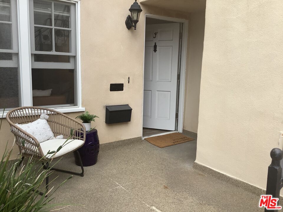 817 6th St Unit: F