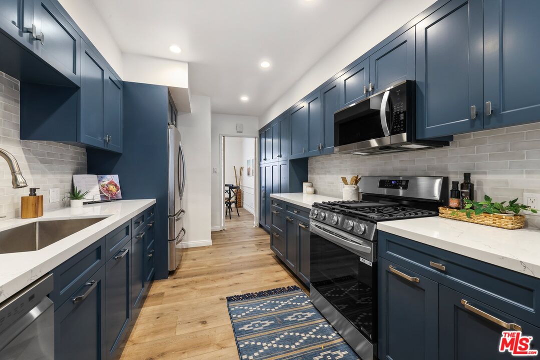 817 6th St Unit: F