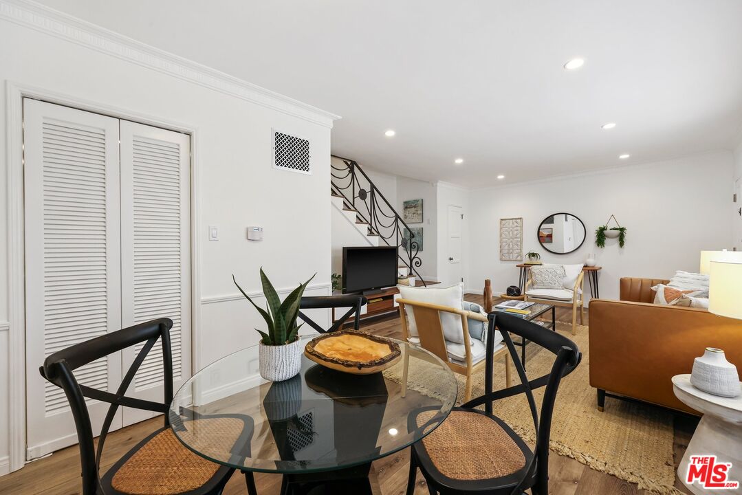 817 6th St Unit: F