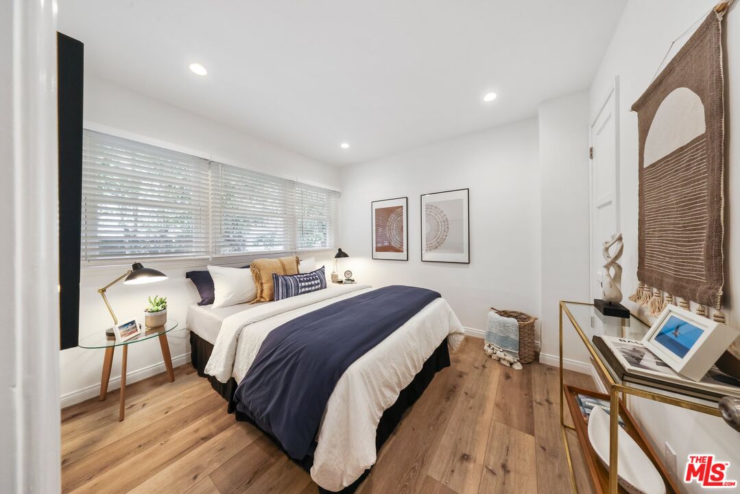 817 6th St Unit: F