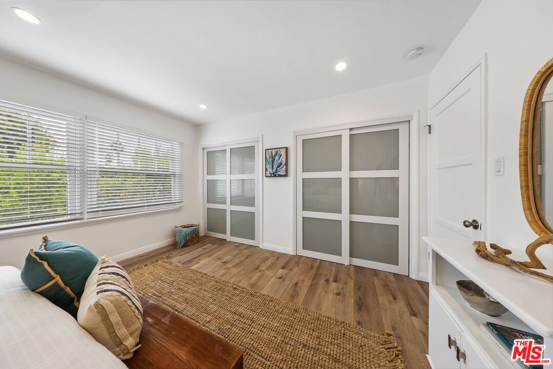 817 6th St Unit: F