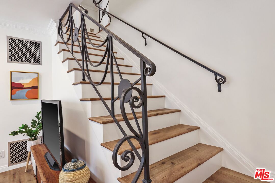 817 6th St Unit: F