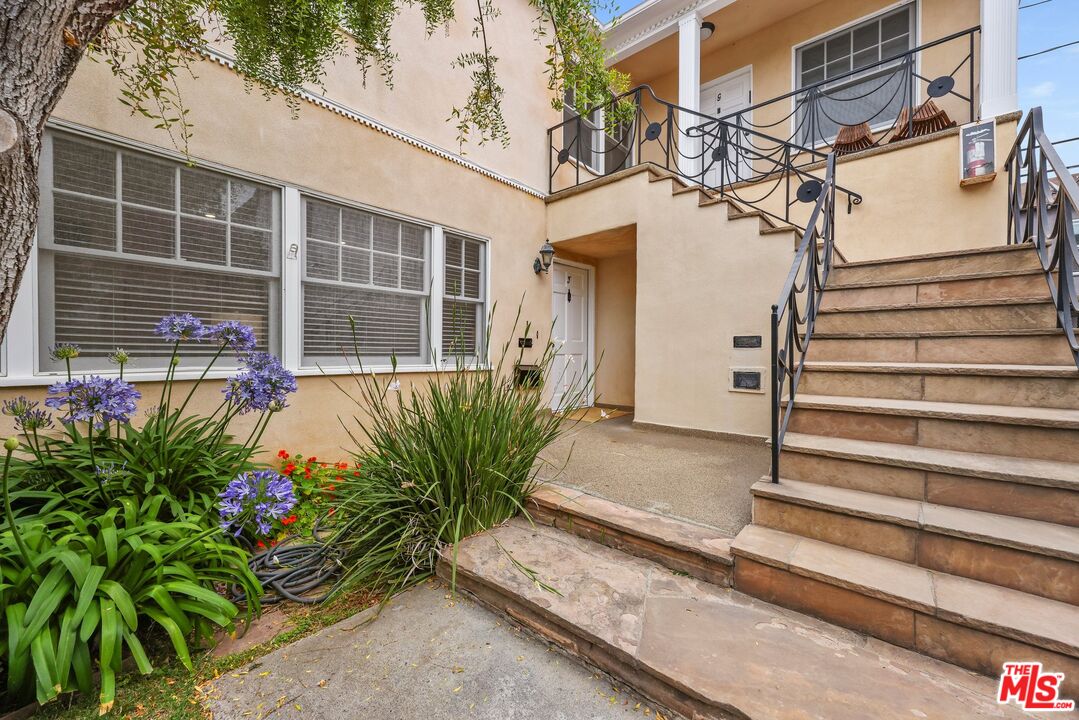817 6th St Unit: F