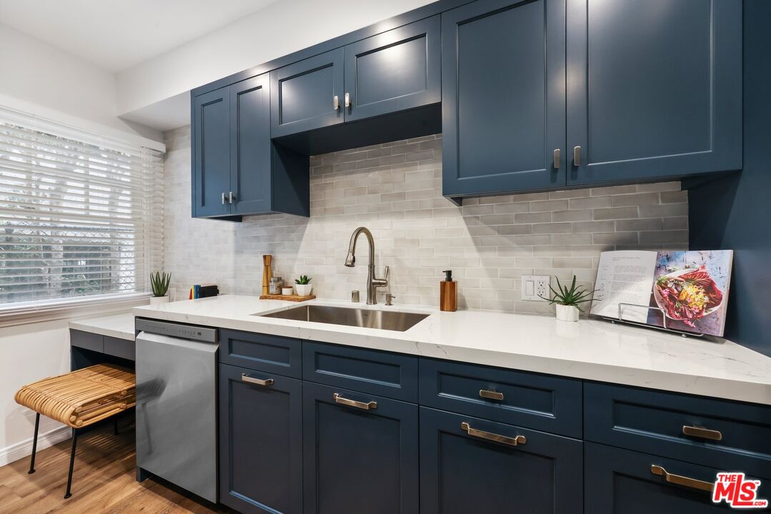 817 6th St Unit: F