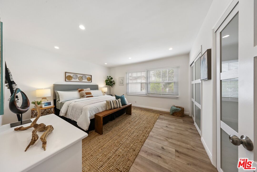 817 6th St Unit: F