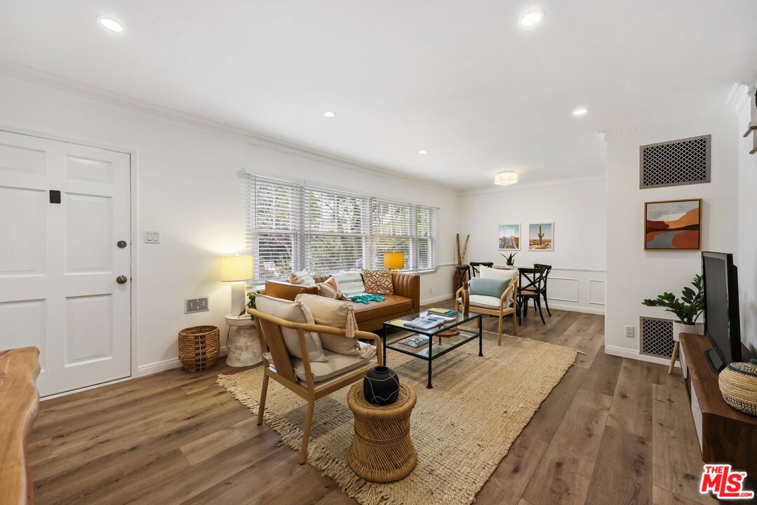 817 6th St Unit: F