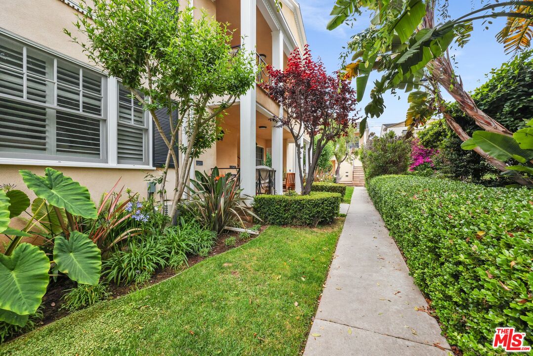 817 6th St Unit: F
