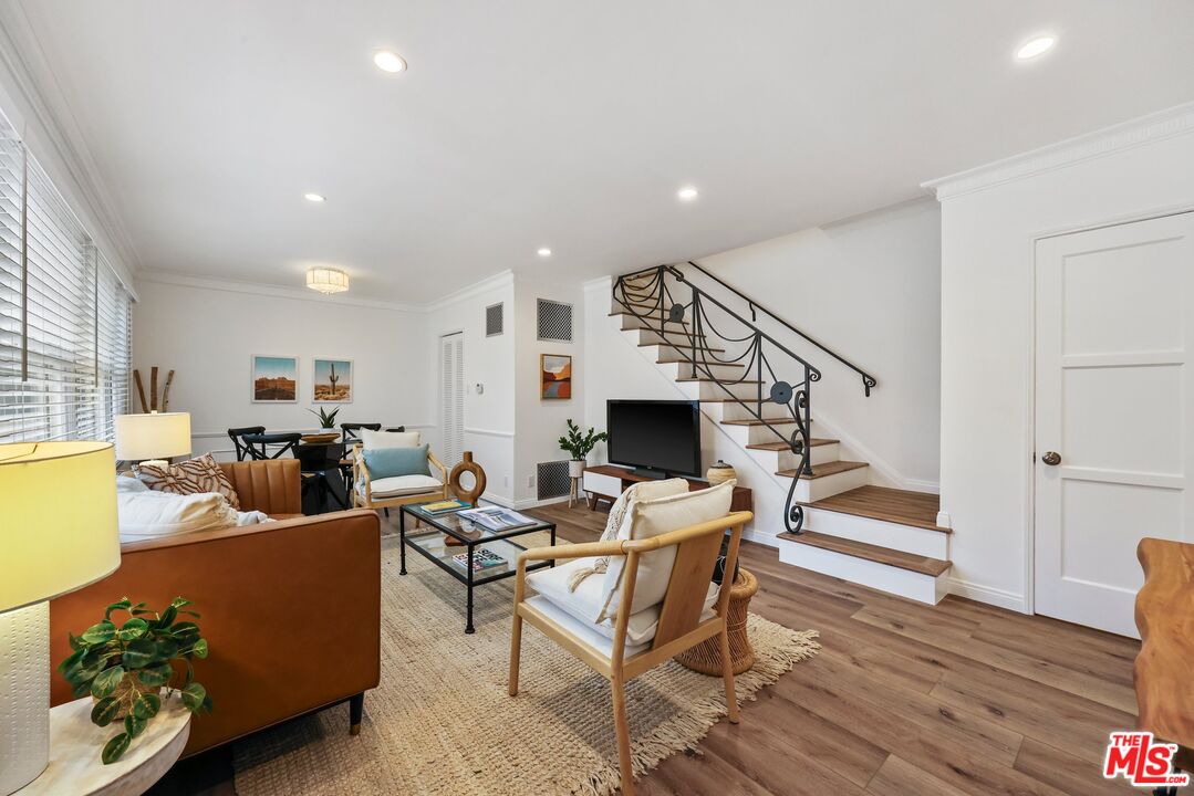 817 6th St Unit: F