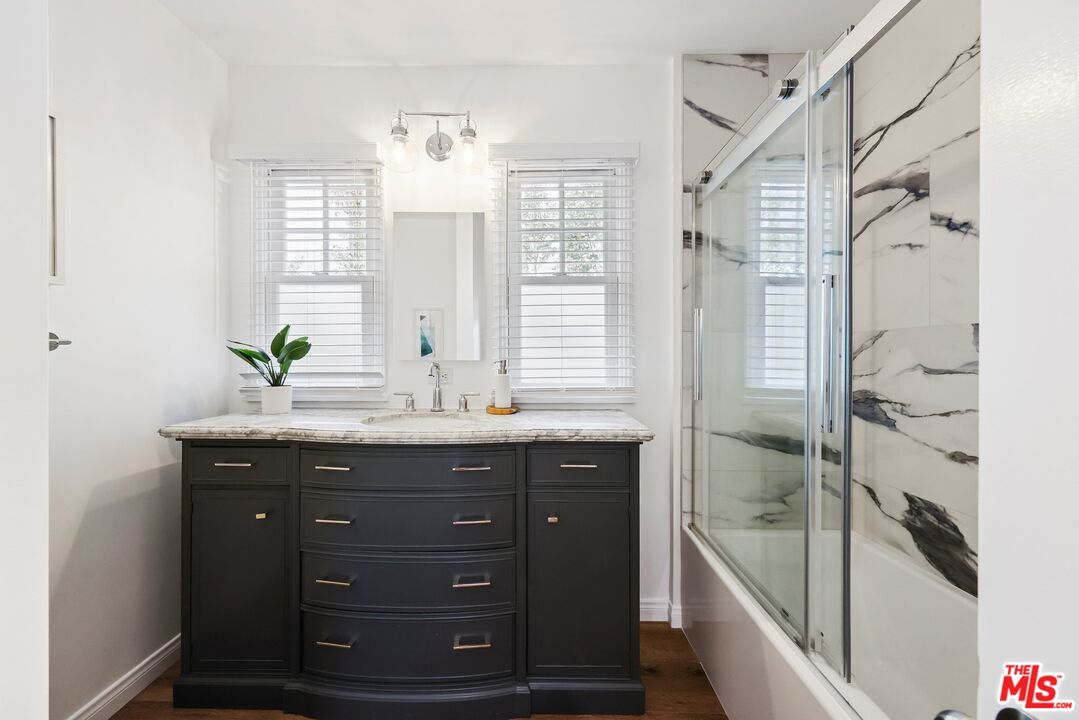 817 6th St Unit: F