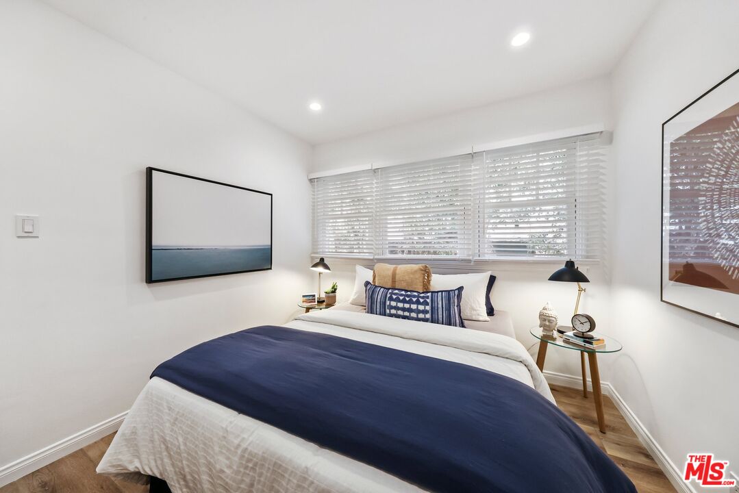 817 6th St Unit: F