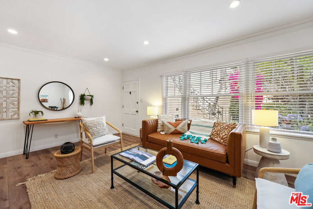 817 6th St Unit: F