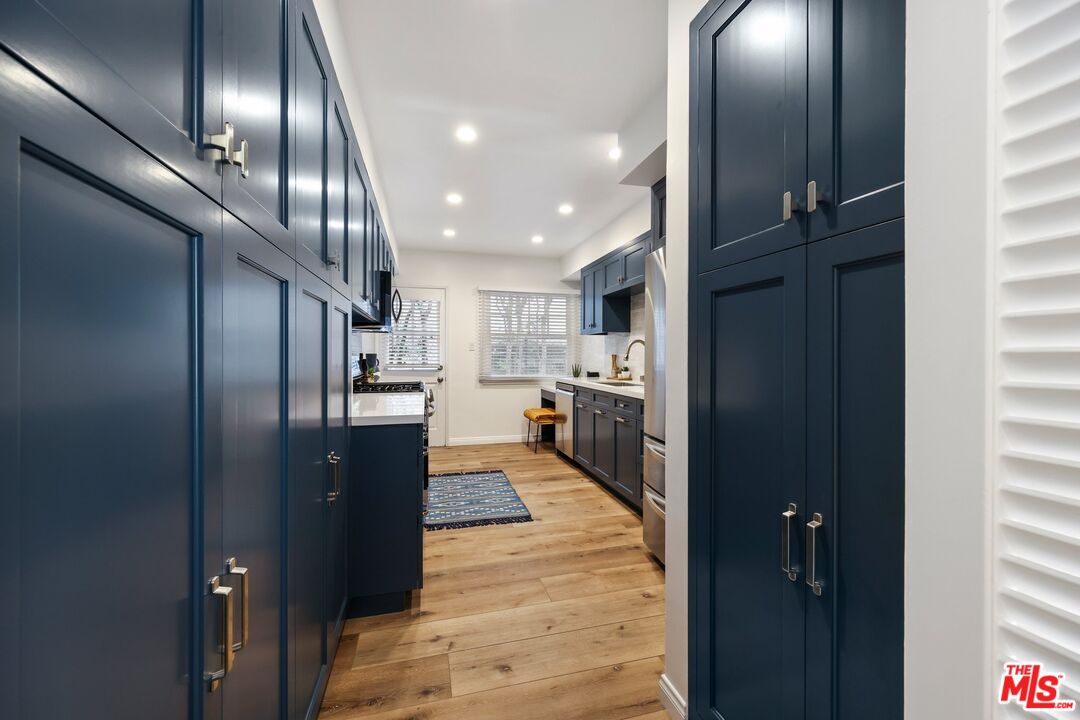 817 6th St Unit: F