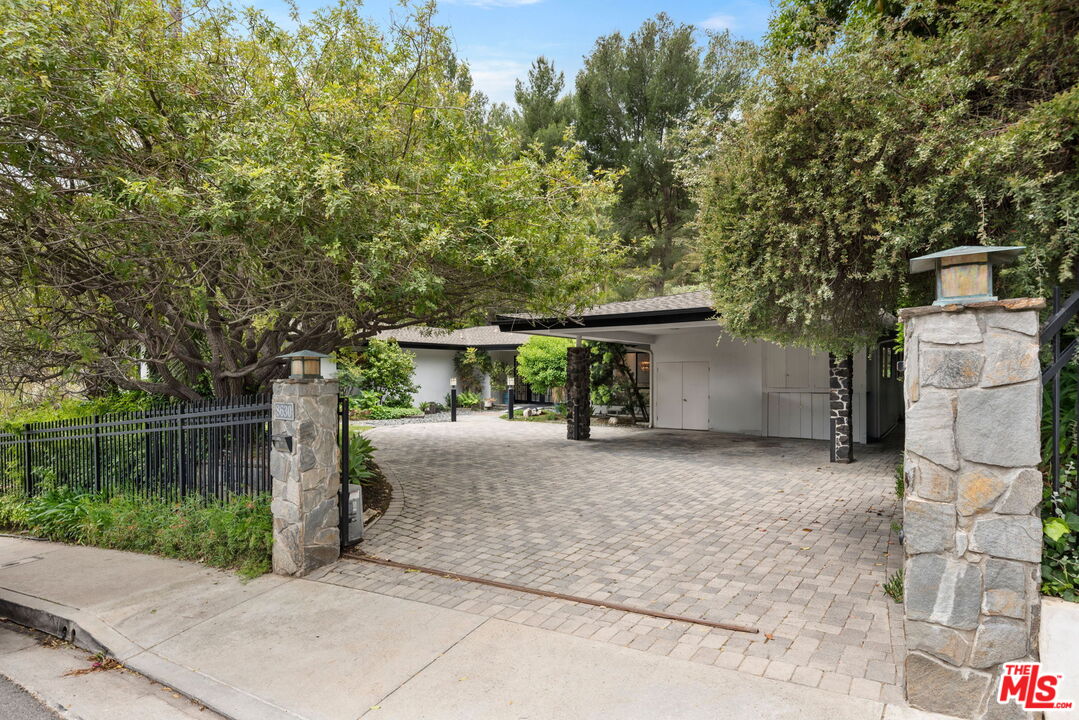 8630 Allenwood Rd
