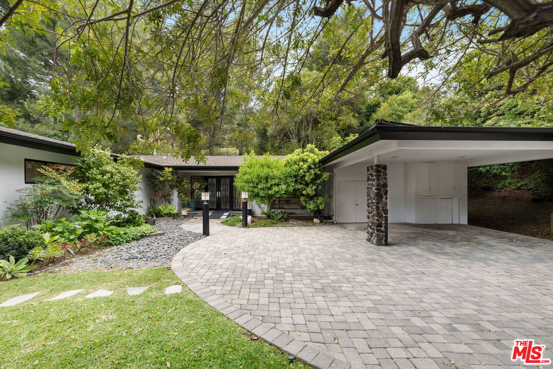 8630 Allenwood Rd