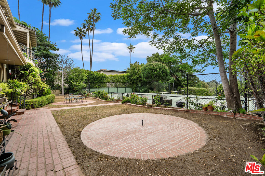 570 S Beverly Glen Blvd