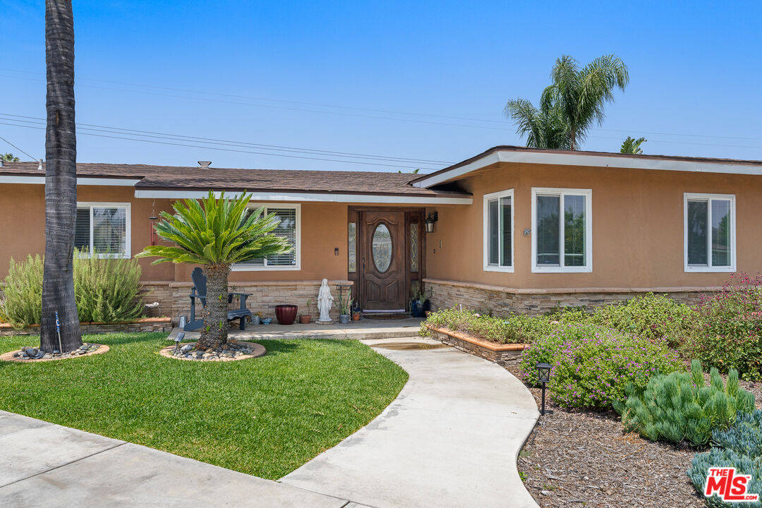 1103 Novarro St