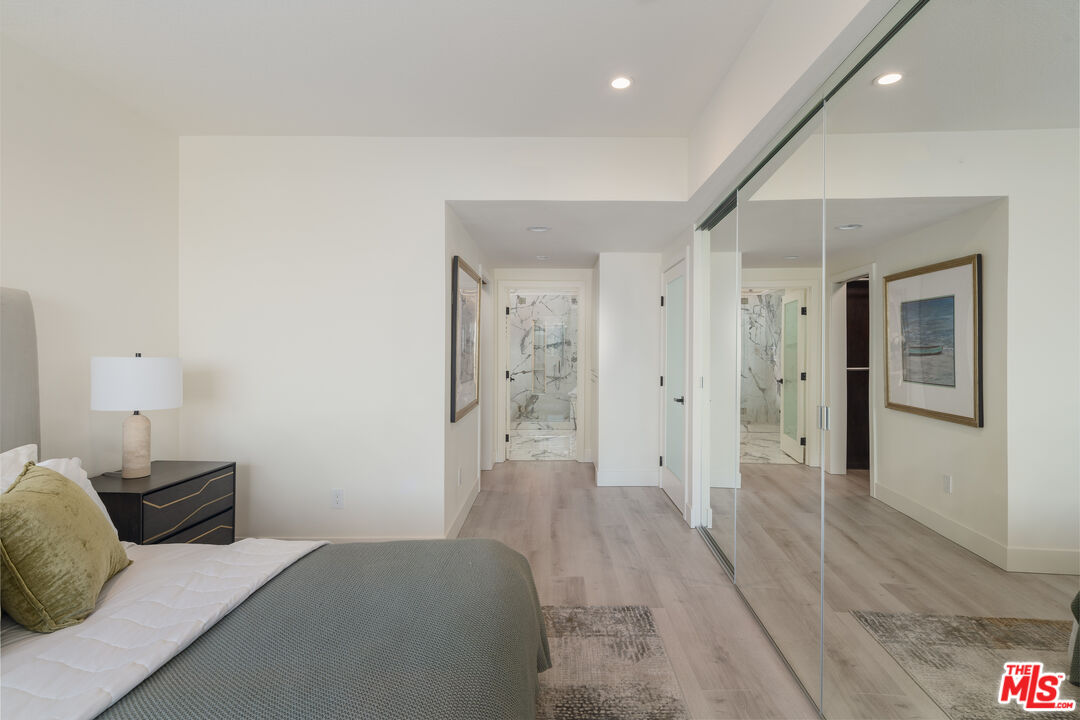 13600 Marina Pointe Dr Unit: 906