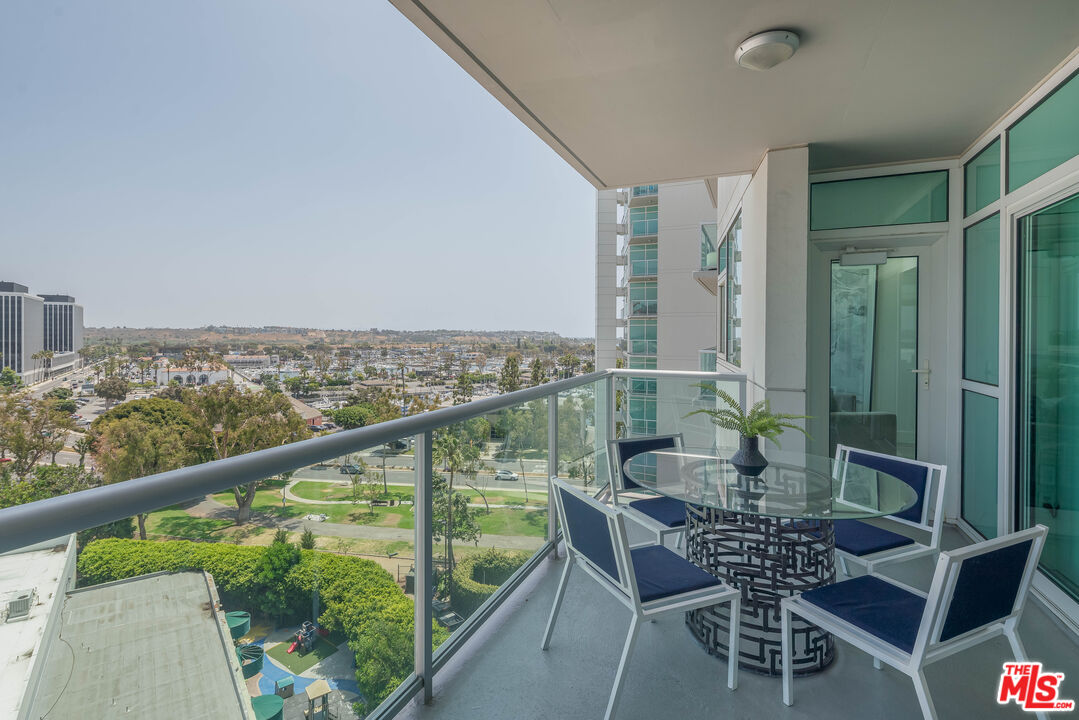 13600 Marina Pointe Dr Unit: 906