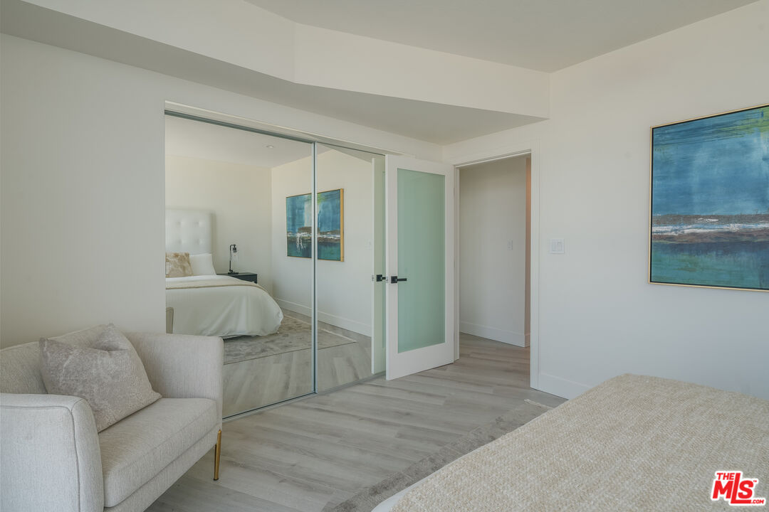 13600 Marina Pointe Dr Unit: 906